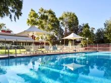 【ケアンズ発】ウルル/エアーズロック3日間 (日本語ガイド付き) デザート ガーデンズ ホテルに宿泊